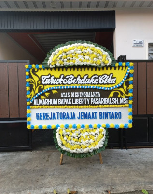 Papan Bunga Duka di Lunyuk